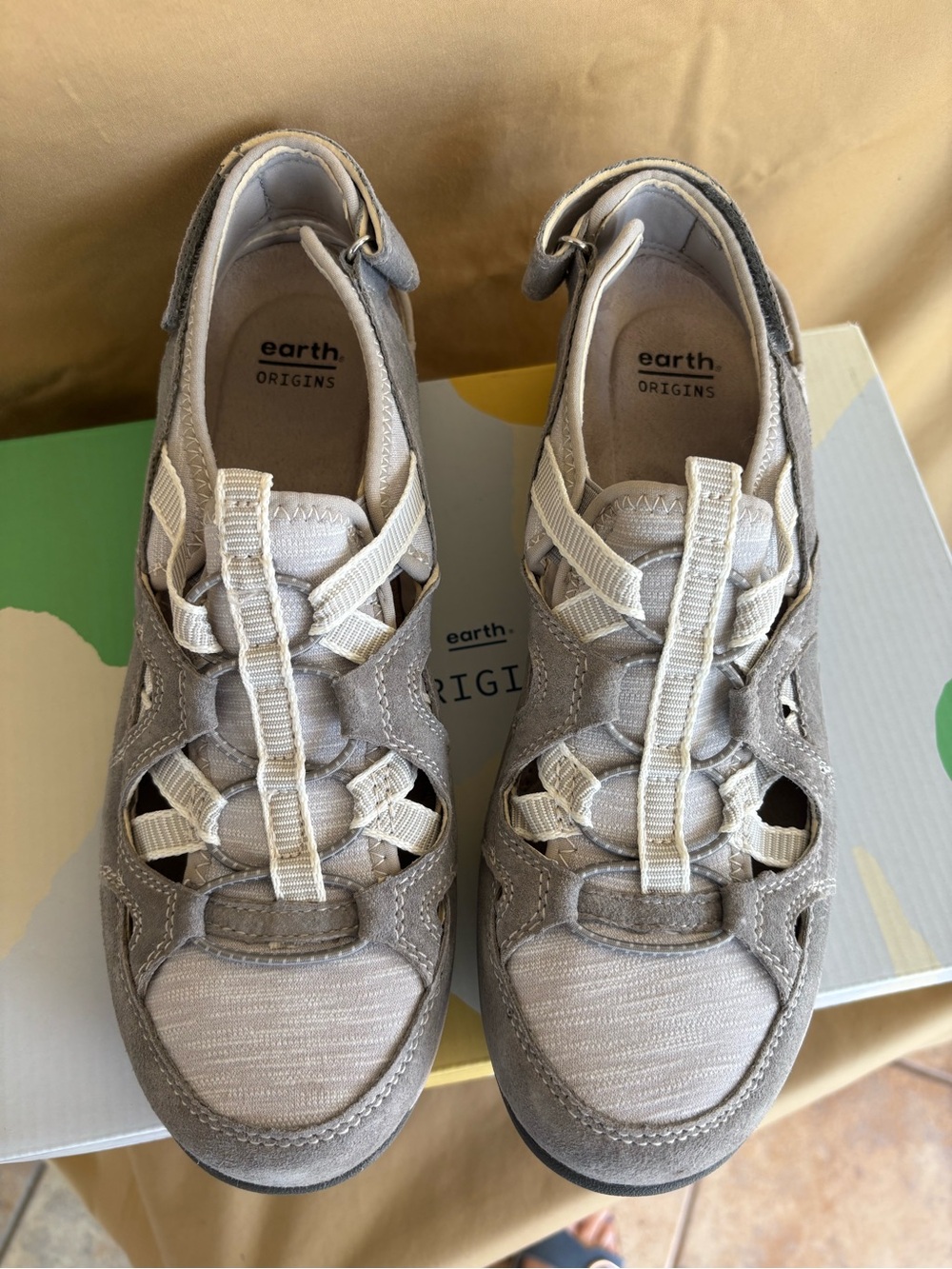 Earth Origins Women's Gray and Cream Casual Sandal Sneakers